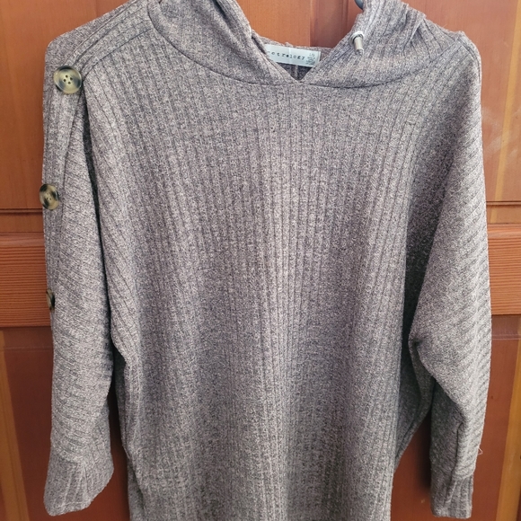 Zac and Rachal lg sweater - Picture 1 of 5